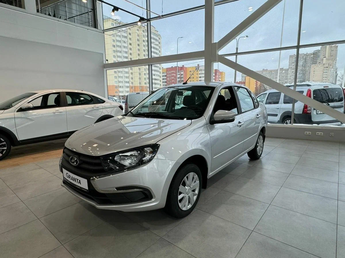 Lada Granta Седан в Челябинск - фото №1